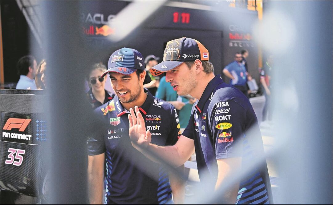 Checo Pérez y Max Verstappen, pilotos de Red Bull - Foto: AFP