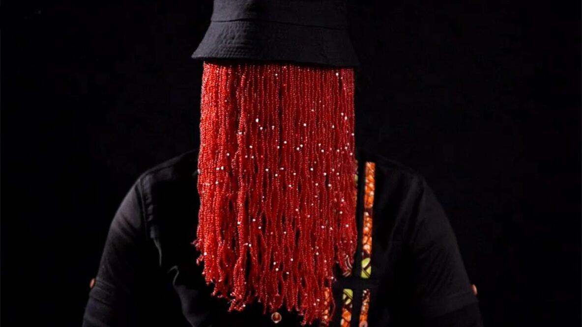 "Quería elegir una identidad que fuera representativa del continente africano y los abalorios resultan familiares en la mayoría de los países africanos". Foto: BBC 