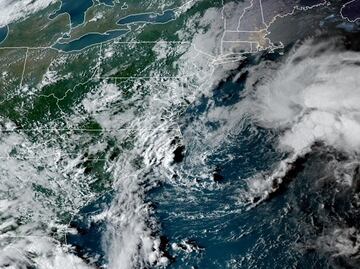 Huracán Kirk se mantiene en el centro del Atlántico y se forma una depresión tropical