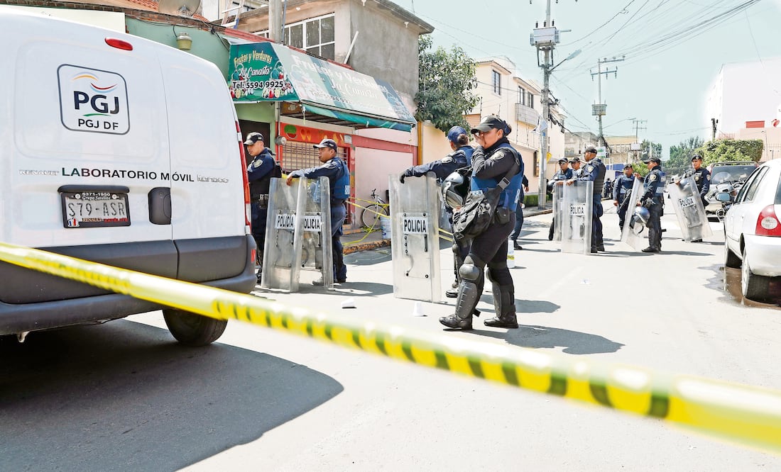 El asesinato de la ex jueza ocurrió en la colonia El Mirador, en Coyoacán. Su marido, quien resultó herido, fue trasladado a un hospital. (IRVIN OLIVARES. EL UNIVERSAL)