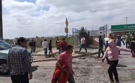 Grupo de choque se enfrenta con manifestantes en Mineral de la Reforma, Hidalgo