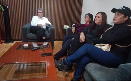 Tras 48 horas en huelga de hambre, Monreal recibe a activista María Luisa Luévano; exige debate de reducción de la jornada laboral