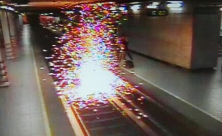 Vagonero cae a vías del Metro y causa cortocircuito