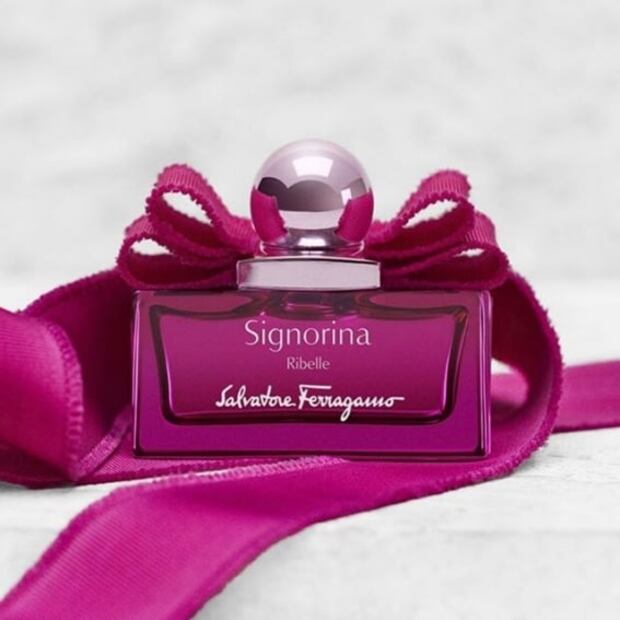 10 perfumes de mujer para regalar en Navidad