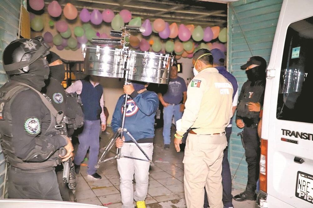 En la colonia Ciudad Azteca, Segunda Sección, autoridades dispersaron una fiesta con más de 50 personas, la cual era amenizada por una banda tipo sinaloense. Foto: ESPECIAL