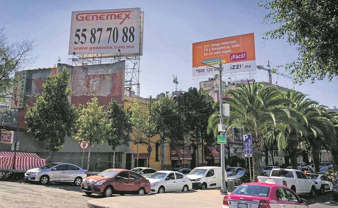 Con la entrada en vigor de la nueva Ley de Publicidad Exterior, el Gobierno capitalino se comprometió a retirar al menos mil 200 anuncios a más tardar en junio de este año. Foto: Diego Simón/ El Universal