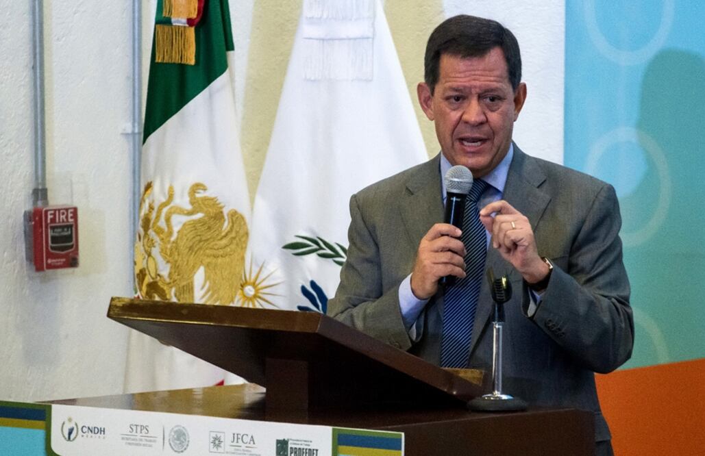 Roberto Campa Cifrián, secretario del Trabajo y Previsión Social, durante la firma del convenio "Las condiciones de trabajo y su remuneración como derecho humano". Foto: Cuartoscuro.com
