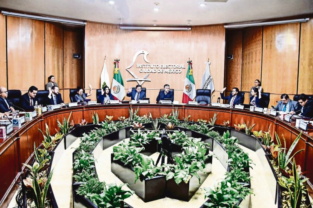 El consejero presidente del IECM, Mario Velázquez, recordó a los aspirantes que cualquier delito electoral debe ser investigado por la Fepade (ARCHIVO EL UNIVERSAL)