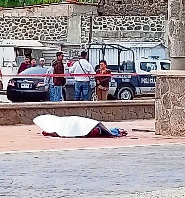 Linchan a presunto violador y lo dejan tirado frente a la gente. Foto Especial