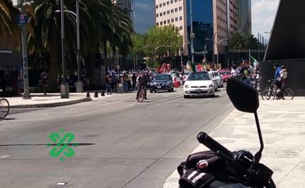 Integrantes del FRENAAA marchan para exigir la salida de policías en el Zócalo