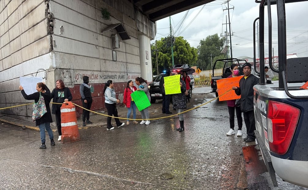 Bloquean Avenida Recursos Hidráulicos y Boulevard Tultitlán. Foto: Emilio Fernández