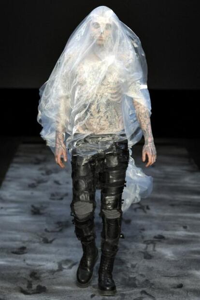 Todo apunta a que Rick Genest, 'Zombie Boy', no se suicidó: Lady Gaga se disculpa