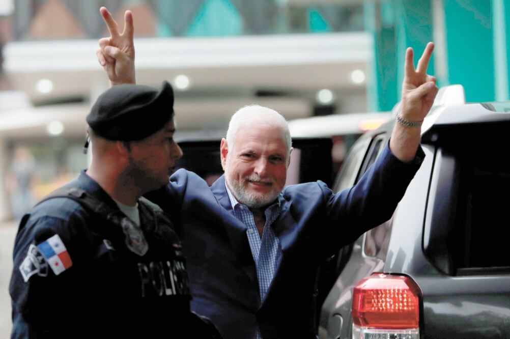 El expresidente panameño, Ricardo Martinelli, ayer antes de recibir el veredicto de su juicio, en Ciudad de Panamá. Foto/BIENVENIDO VELASCO. EFE