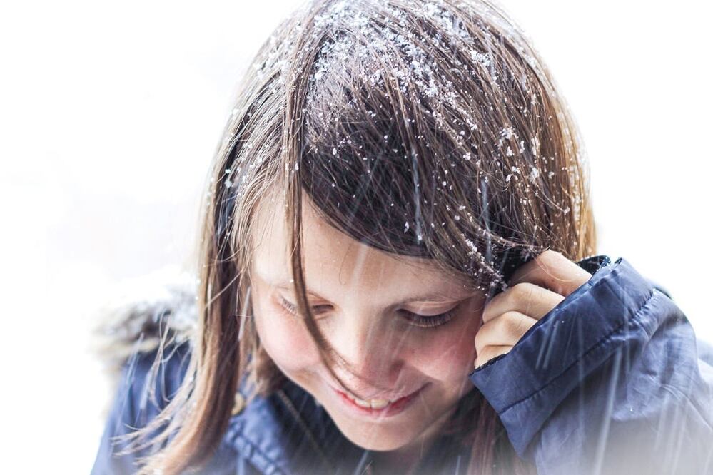 La caspa es un problema de salud que se refleja directamente en la imagen / Foto: Unsplash