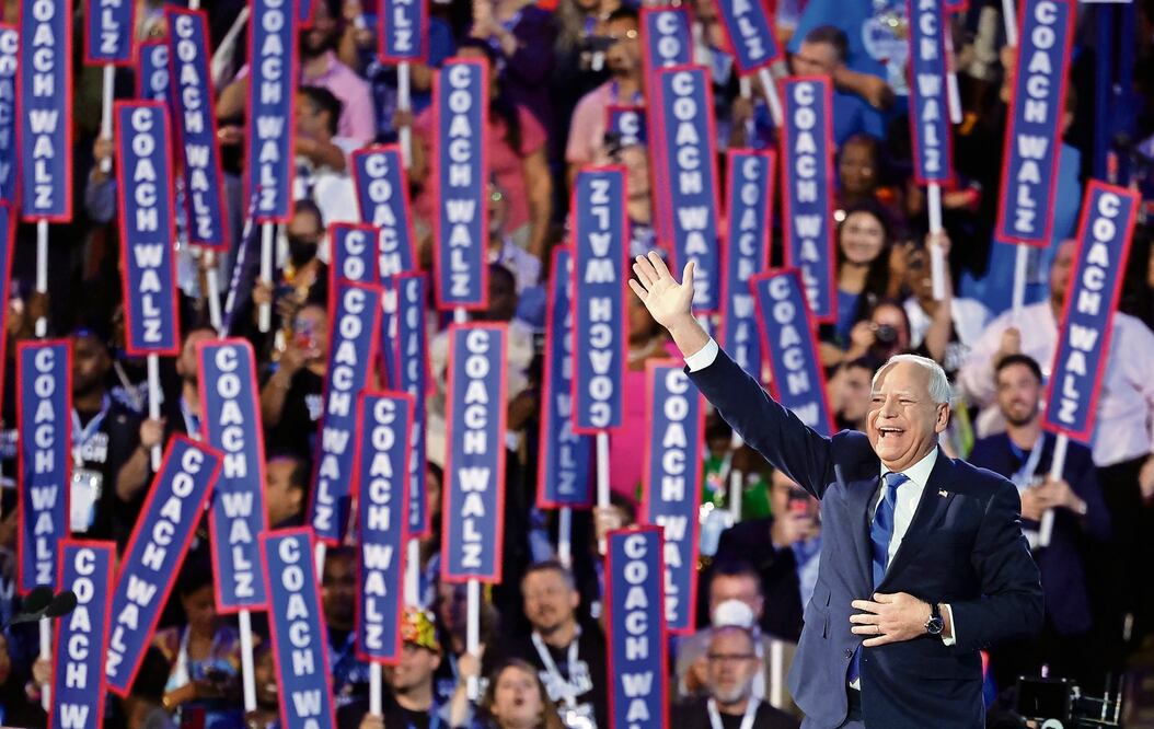 Tim Walz, candidato demócrata a la vicepresidencia de Estados Unidos, ayer en el tercer día de la Convención Nacional de su partido en Chicago. Foto: de CHARLY TRIBALLEAU. AFP