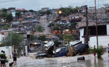 Lluvias torrenciales dejan inundaciones y crecida de arroyos en Ciudad Juárez; reportan daños en viviendas y vehículos