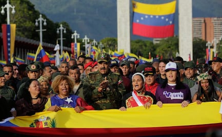 "Venezuela enfrenta una coyuntura decisiva ante amenazas de EU", afirma Maduro; exhibe espada de Simón Bolívar