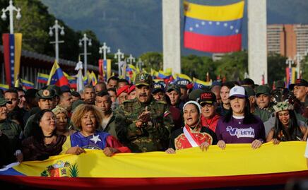 "Venezuela enfrenta una coyuntura decisiva ante amenazas de EU", afirma Maduro; exhibe espada de Simón Bolívar