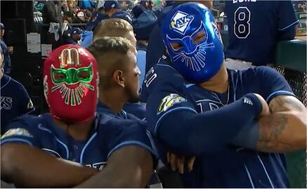 VIDEO: Randy Arozarena celebra jonrón de Isaac Paredes con máscara de luchador