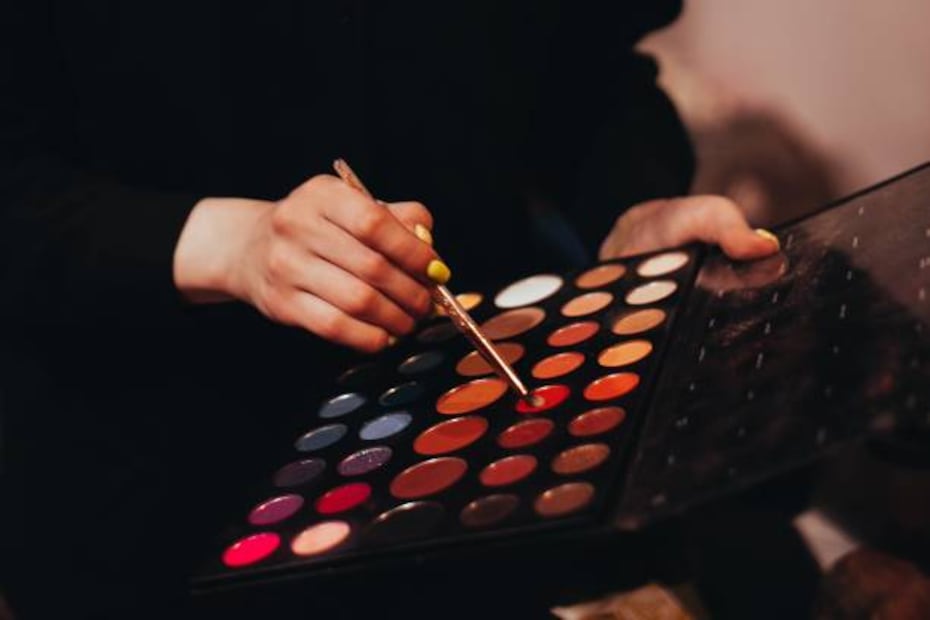 Las sombras de ojos es el cosmético que tiene una vida útil más larga a comparación de otros. Foto: Unsplash