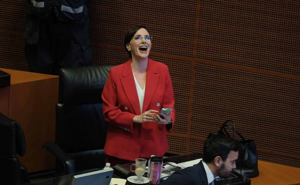 Intenso intercambio verbal entre el senador Saúl Monreal, de Morena, y Lily Téllez, del PAN durante la discusión del Plan B en materia electoral (25 de marzo de 2026). Foto: Gabriel Pano/EL UNIVERSAL