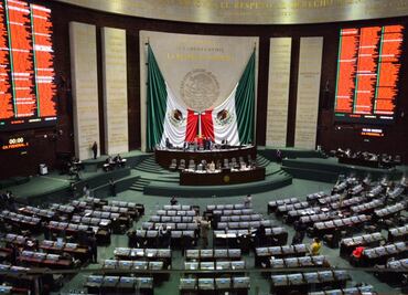 Oposición en San Lázaro: el de AMLO, un gobierno fallido; la economía crece, revira Morena