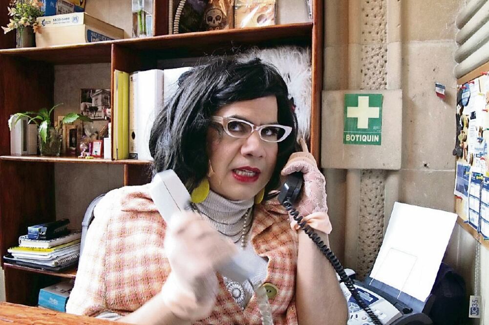 La comedia se centra en una maquillista que no consigue trabajo. (3 PUERCOS FILMS)