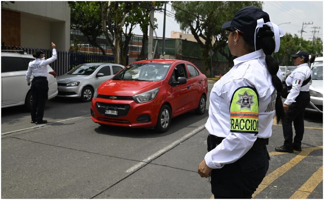 Las únicas facultadas para infraccionar son mujeres policías de Movilidad Segura, quienes estarán debidamente identificadas con un brazalete con la leyenda “Infracciones”. Foto: Especial