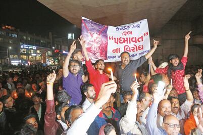 India vive ola de protestas por película de Bollywood