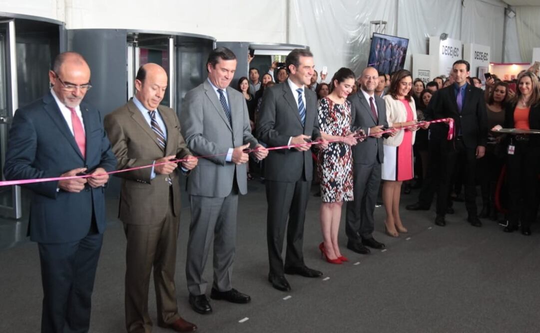Los consejeros inauguraron la macrosala de prensa del INE. (Foto: Twitter @INEMexico)