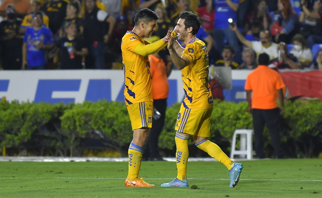 Jesús Angulo celebrando con Juan Pablo Vigón - FOTO: Imago7