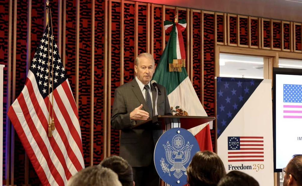 El canciller, Roberto Velasco, y el embajador de Estados Unidos en México, Ronald Johnson. Foto: Eduardo Dina / EL UNIVERSAL