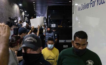 Llega a Nueva York alrededor de 100 migrantes desde Texas