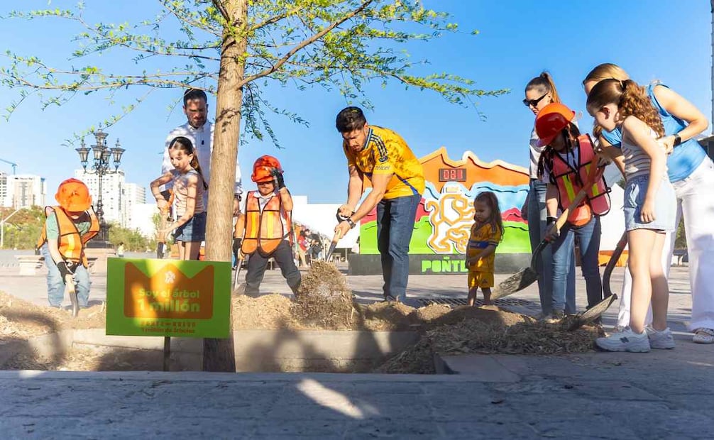 Samuel García y su esposa encabezan evento “Ponte Nuevo: 1 Millón de Árboles”. Foto: Gobierno de Nuevo León.