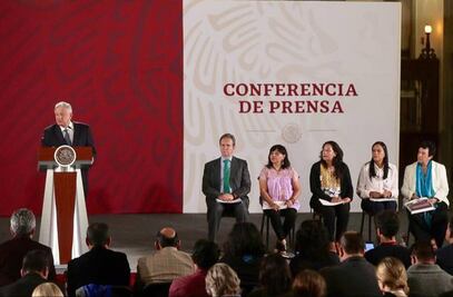 AMLO prohíbe usar su nombre o del gobierno para realizar “influyentismo”