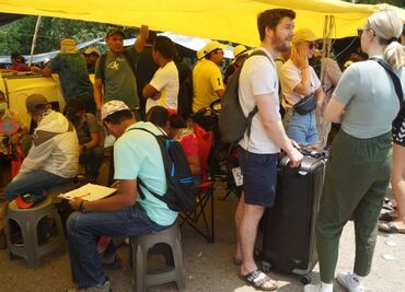 Usuarios del Aeropuerto Internacional de Oaxaca, molestos ante bloqueo de la Sección 22
