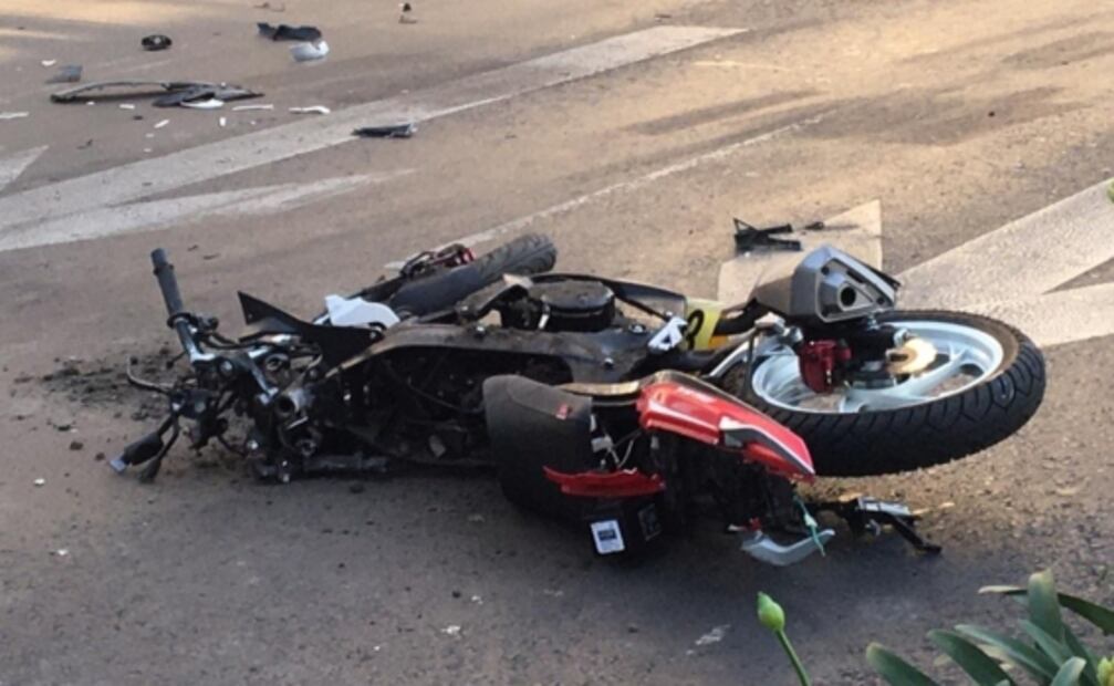Motociclista muere tras chocar contra camioneta en Mariano Escobedo