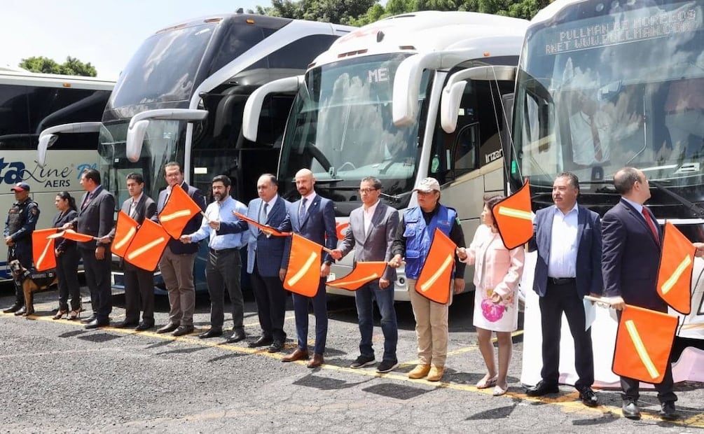 Escudo Coyoacán participó en el “Banderazo de Inicio de Operativos de Temporada Vacacional”, con un aproximado de 20 elementos, 10 unidades y tres comandantes, el arranque del dispositivo tuvo lugar en el estacionamiento de la Terminal de Autobuses del Sur. Foto: Especial