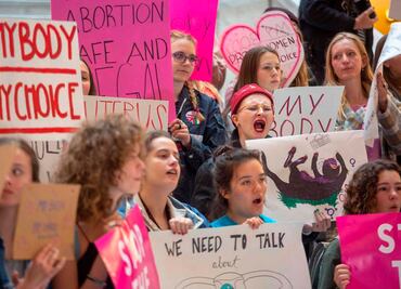 Cientos de personas protestan ante Supremo de EU contra leyes antiaborto