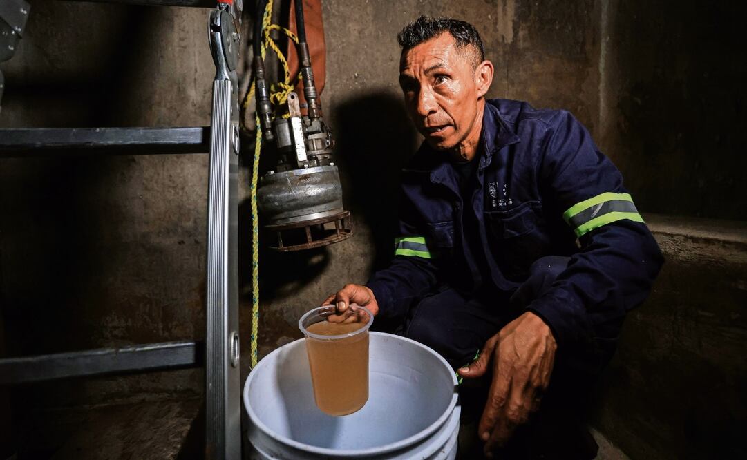 Los brigadistas trabajan de cerca con los vecinos afectados, de acuerdo con el gobierno local. Foto: Gabriel Pano El Universal