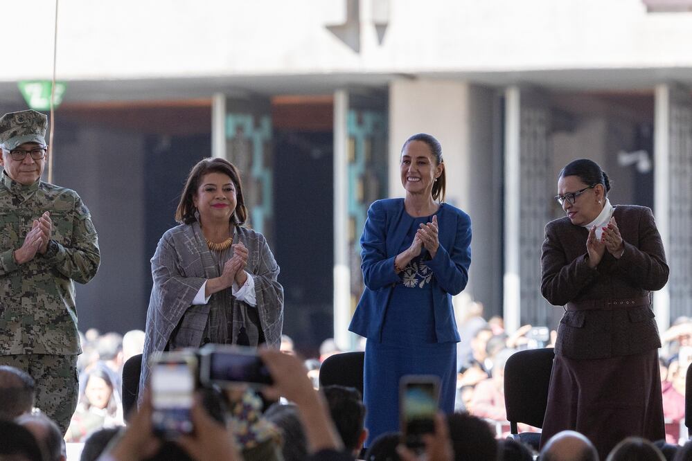 La jefa de Gobierno de la CDMX, Clara Brugada, compañó a la Presidenta Claudia Sheinbaum, al arranque del programa de desarme voluntario “Sí al Desarme, Sí a la Paz”. (Foto: Hugo Salvador/ EL UNIVERSAL)