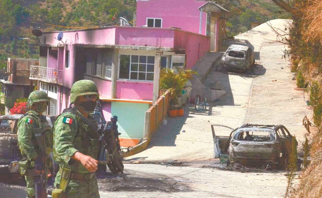 Cuatro días después del ataque a Tianquizolco, a la comunidad arribaron policías estatales y militares de la Guardia Nacional. Foto: ARTURO DE DIOS PALMA. EL UNIVERSAL