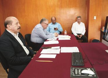 Chocan alcalde de Iztacalco y diputados por caída en coladera