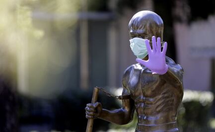 Estatuas del mundo se protegen del coronavirus