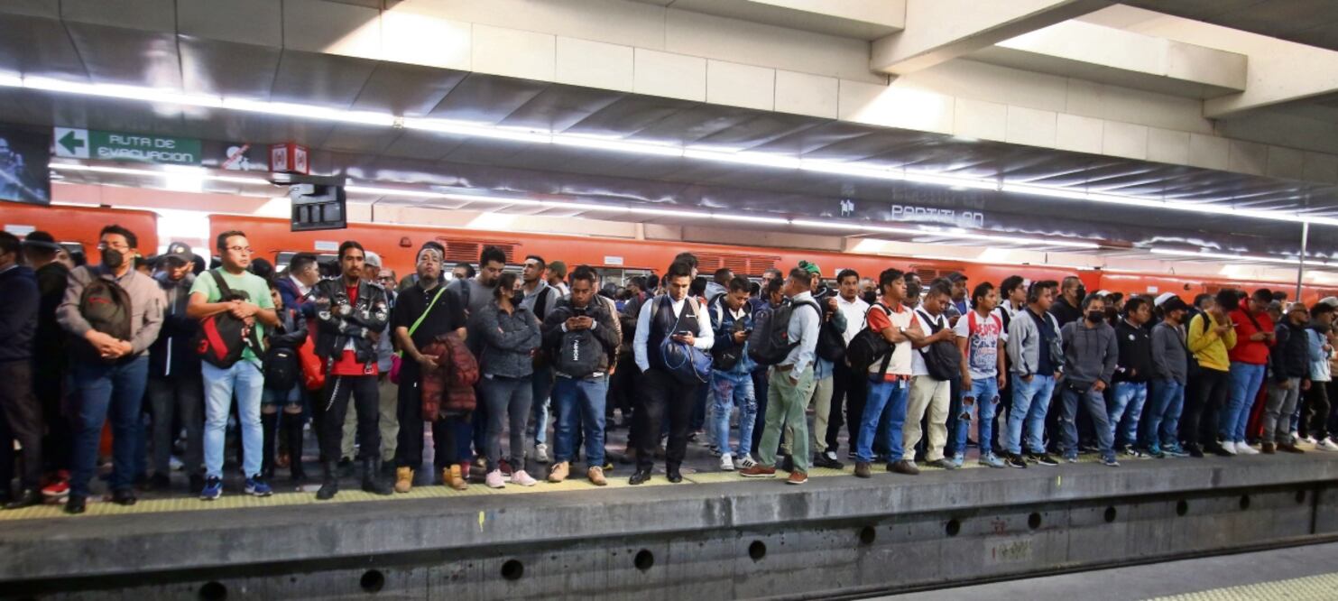 Las largas filas y los trenes llenos son imágenes que se han normalizado en el Metro Pantitlán.