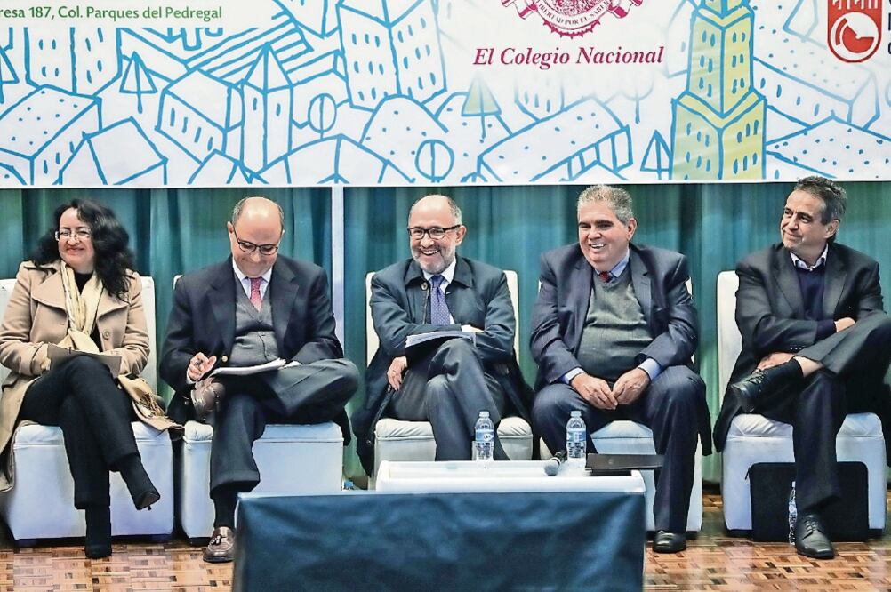 La jornada de conferencias con expertos en infraestructura fue coordinada por el investigador Sergio M. Alcocer y el ministro José Ramón Cossío (GERMÁN ESPINOSA. EL UNIVERSAL)