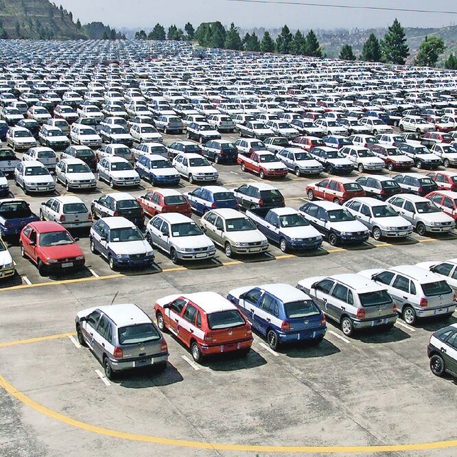 El gremio de distribuidores de automóviles asegura que enfrentan un deterio ro de ventas de autos, sobre todo en la frontera norte. ARCHIVO EL UNIVERSAL