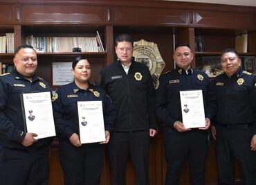 Ascienden a 2 policías por salvar a menores de un incendio; suboficial también es reconocido por ayudar a adulta mayor