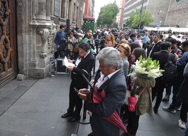 A un mes de su asesinato, realizan homenaje a Ximena Guzmán y José Muñoz; asisten miembros de gabinete de Brugada