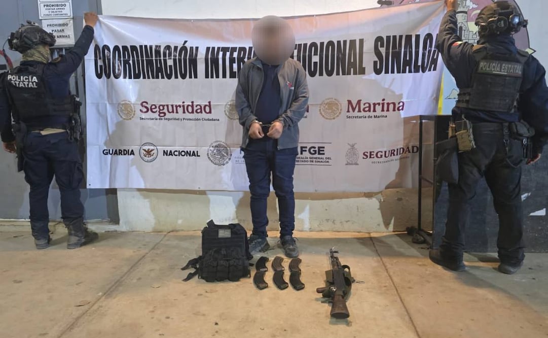 Cae sujeto con armas y más de mil cartuchos tras operativos en Sinaloa; desmantelan campamento improvisado usado por grupos delictivos.
Foto: Especial.